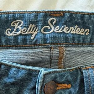 Kimes Ranch Betty 17 Size 4